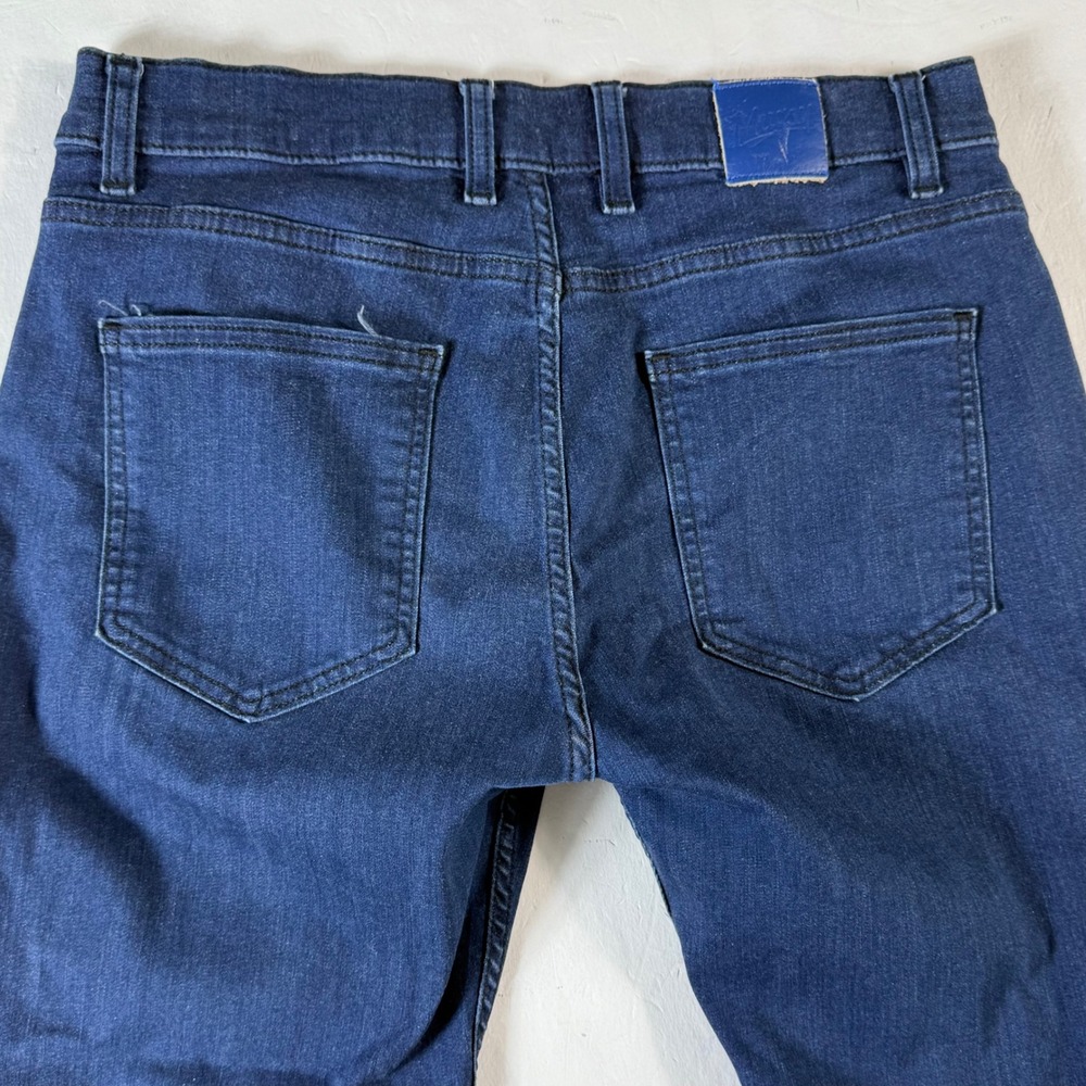 Mugsy Jeans Mens 33x30 Studio Blue Straight Leg Dark Wash Style FLX3NSB - Picture 2 of 9